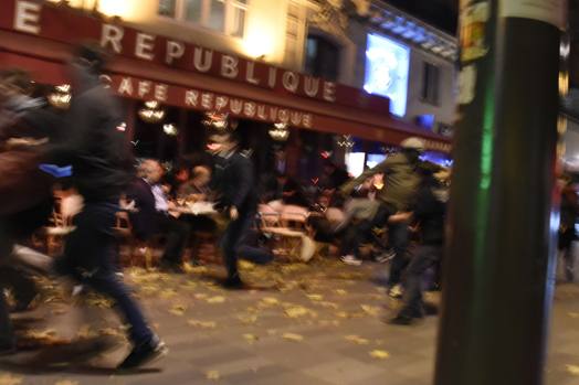 Gente in fuga dopo le esplosioni. Afp